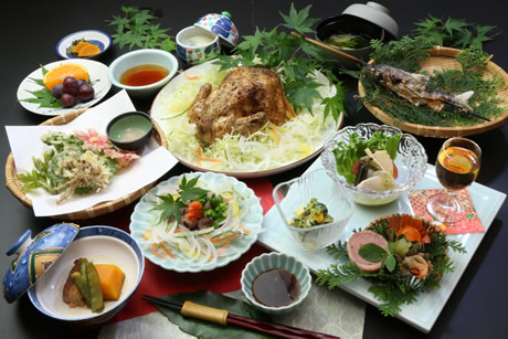 名物の＜＜地獄蒸し鶏＞＞＋小鉢2品をプラスしたちょっと豪華なコースです。