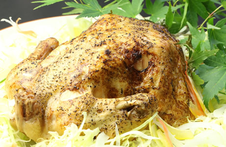 当館名物！地獄蒸し鶏。お箸ですっと身がほぐれます。