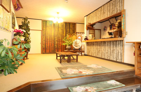 皆様をお出迎えするフロント