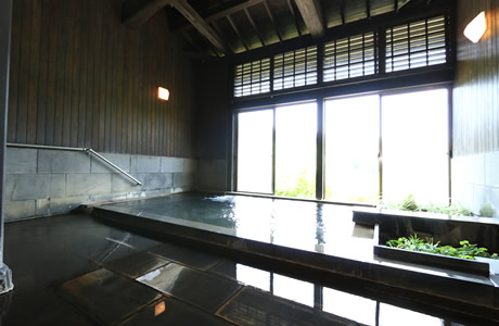 『せせらぎの湯』内湯ながらも、自然を感じることが出来ます。