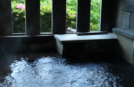 『極楽の湯』小さなお子様がいるご家族に人気の家族湯です。